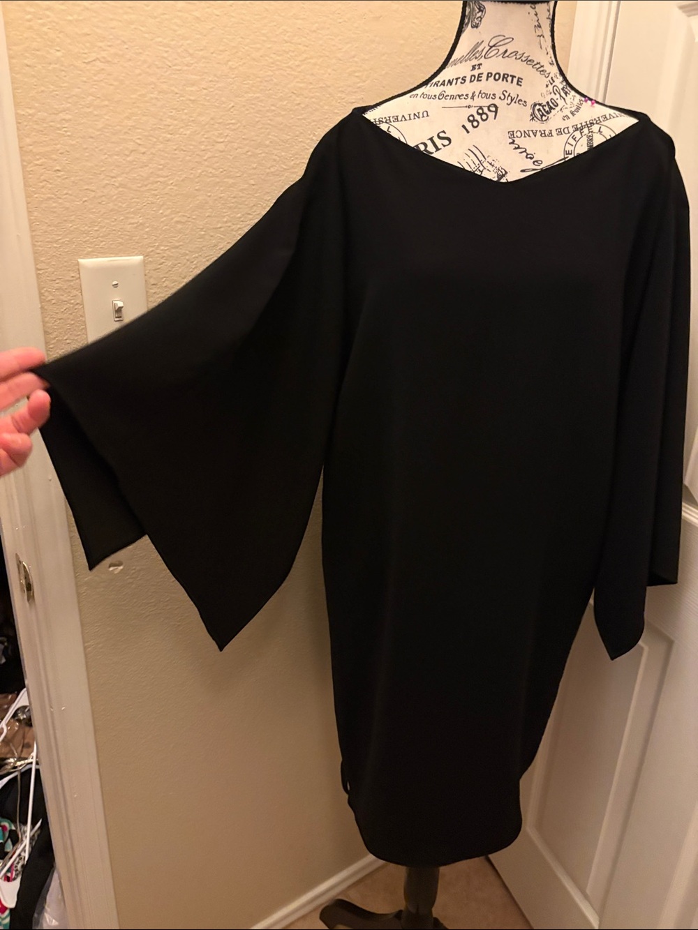 Tahari Black Midi Shift Evening Dress with Kimono Sleeves A168